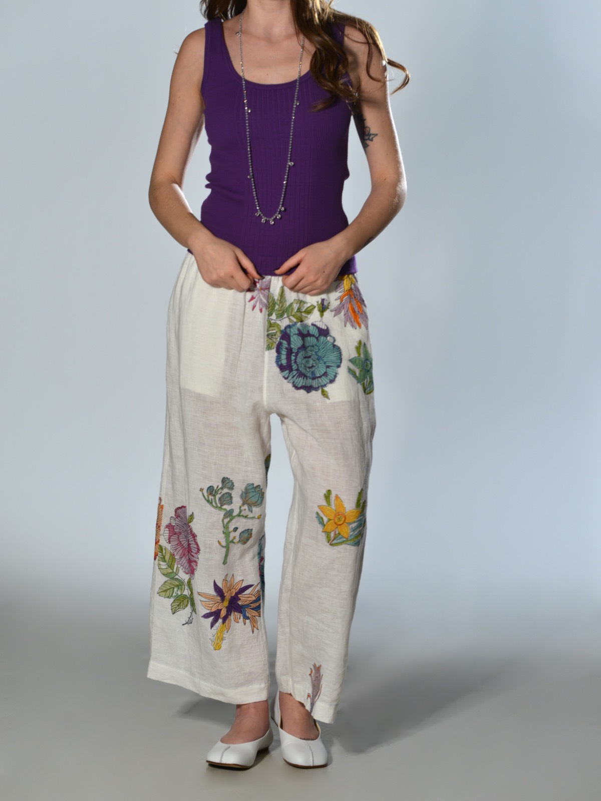 Pantaloni in lino stampato a mano con tecnica block print, elastico in vita, gamba dritta e cavallo sceso con tasche laterali colore block print - INJIRI