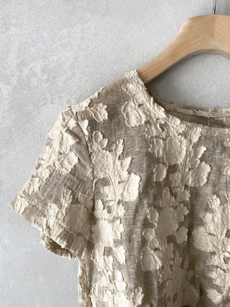 Beige floral burnout cotton top with asymmetric hem SERIE NUMERICA 2