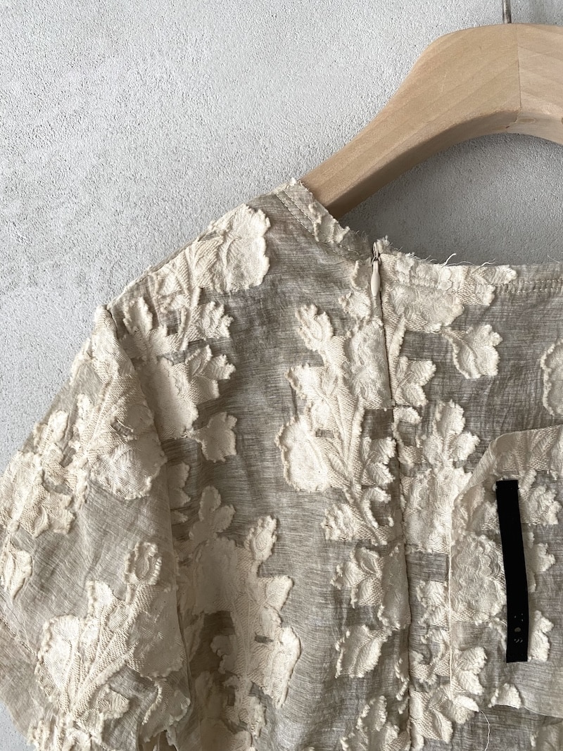 Beige floral burnout cotton top with asymmetric hem SERIE NUMERICA 4