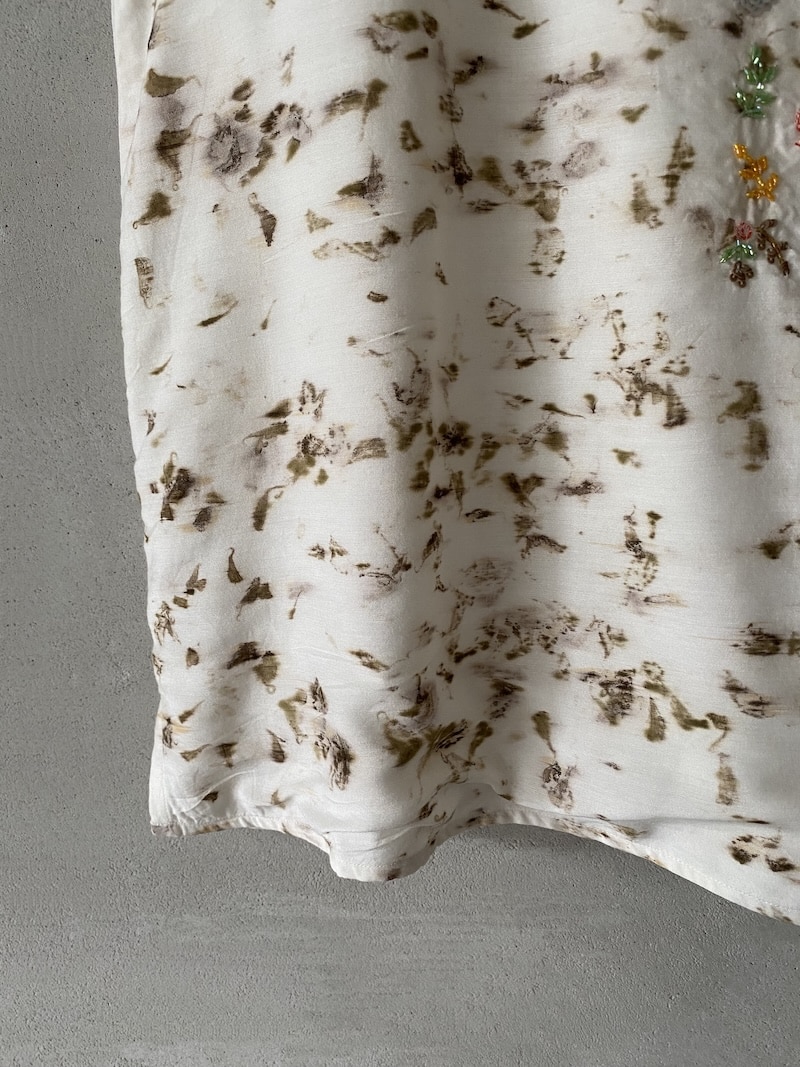 Top ecru in seta e bambù con ricamo floreale multicolore – AO DRESS 1