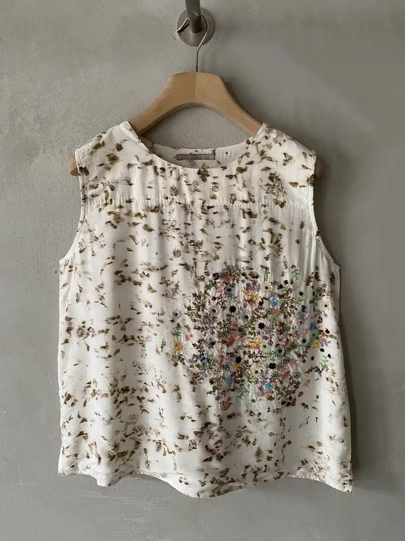 Sleeveless ecru silk and bamboo top with multicolored floral embroidery and sequins – AO DRESS