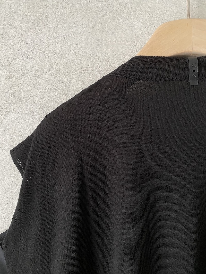 Top oversize nero in maglia di cotone con inserti in seta SERIE NUMERICA 5