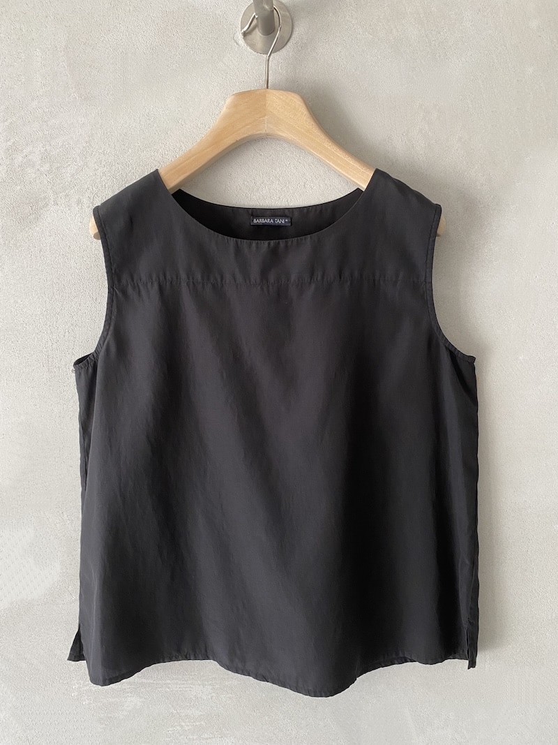 Top senza maniche in seta e cotone con scollo rotondo e linea svasata nero – Barbara Tani