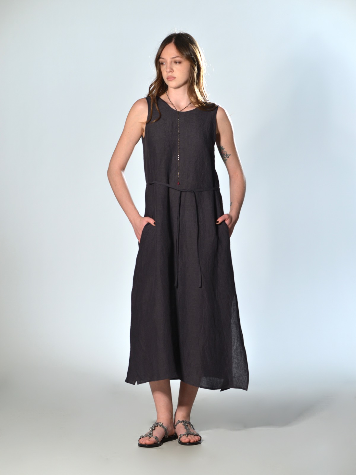 Long plum dress in reversible linen with round and V-neck, sleeveless with belt and side slits Marina Lari
