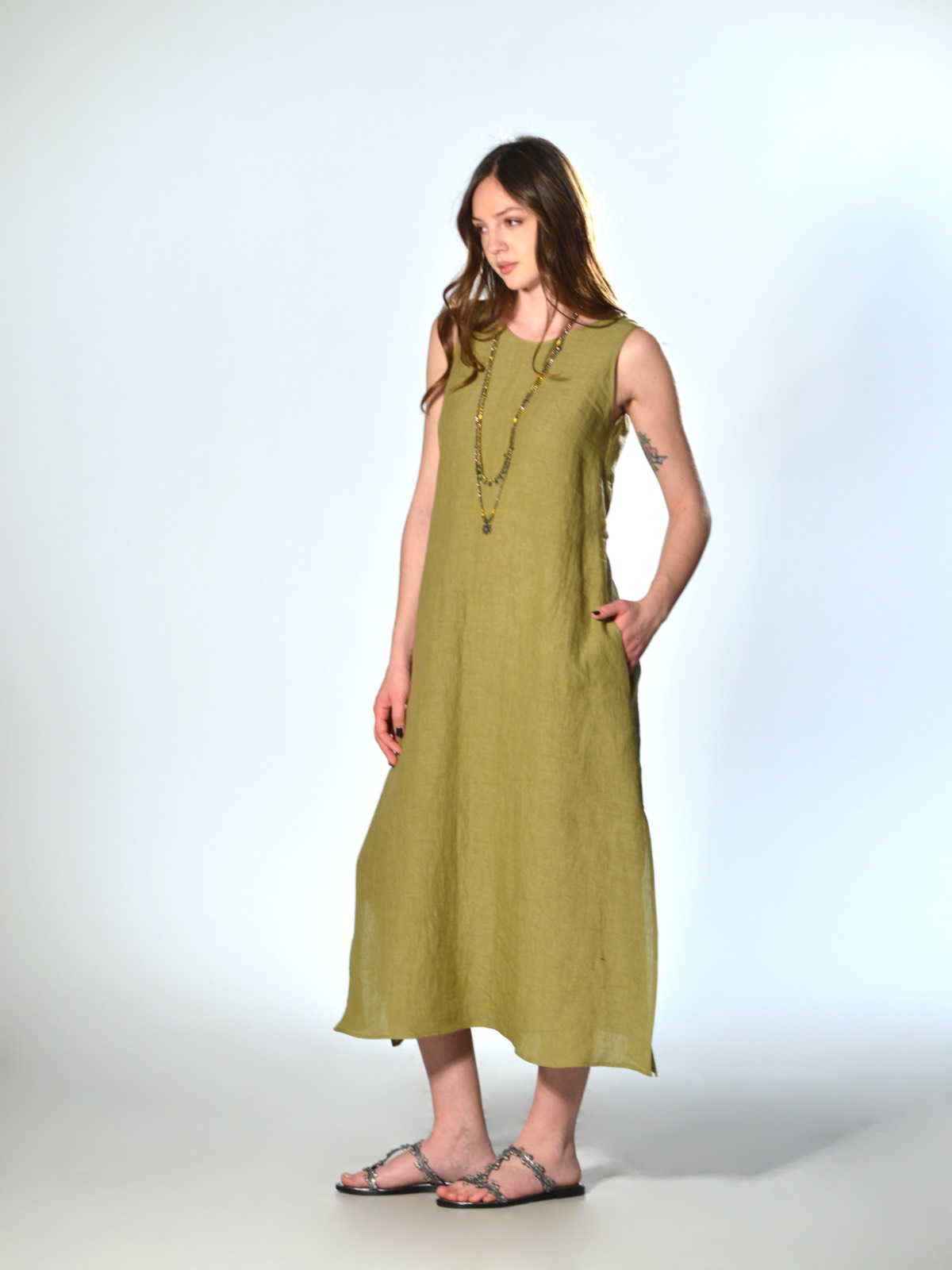 Abito lungo verde lime in lino reversibile con cintura Marina Lari 1