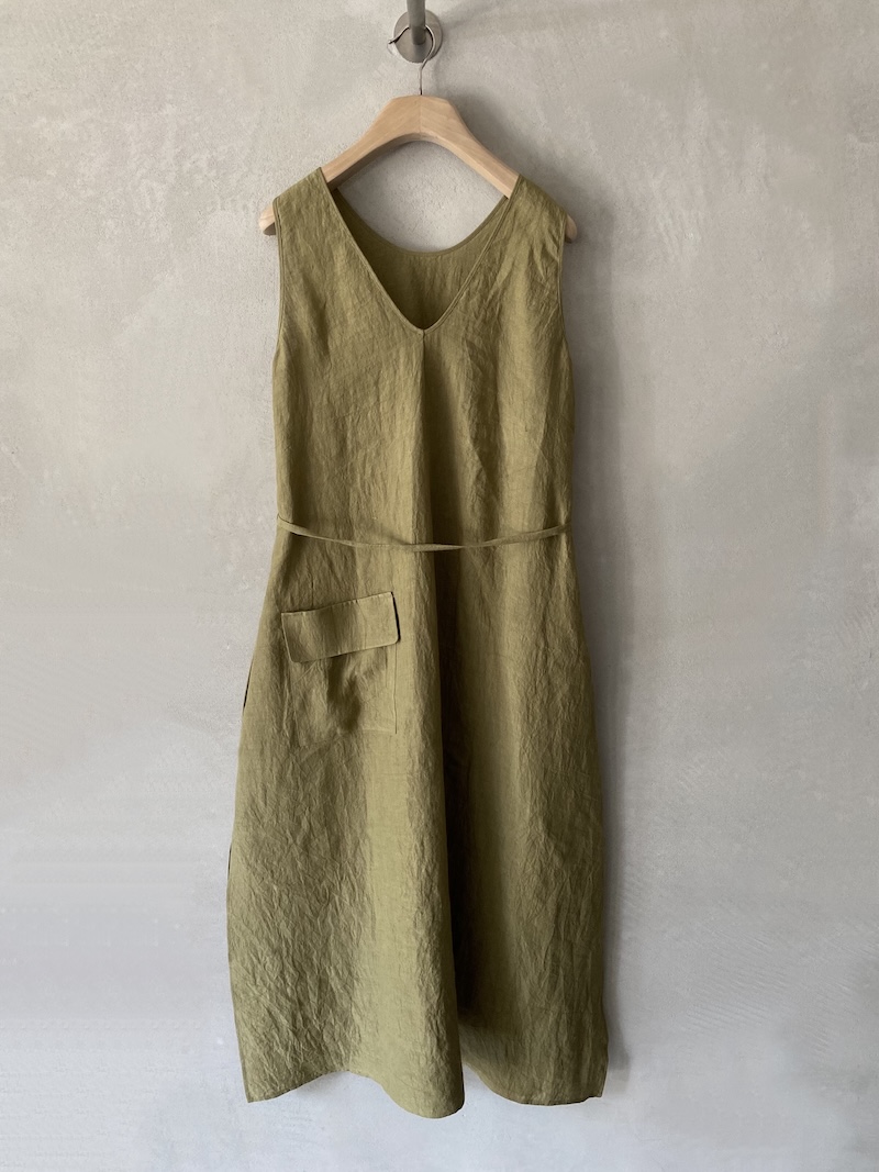 Abito lungo verde lime in lino reversibile con cintura Marina Lari 5