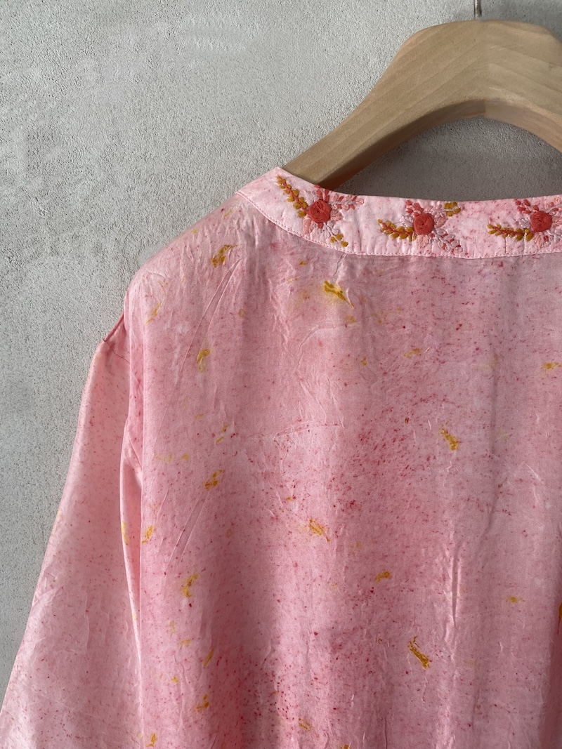 Abito rosa in seta habotai dipinta a mano linea svasata con manica kimono e scollo a V Nimbu 6