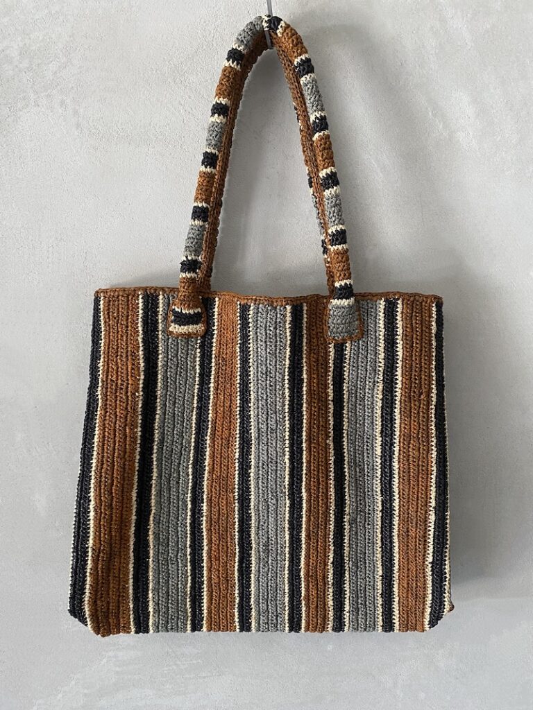 Borsa shopping in raffia crochet a righe multicolori con manici integrati GABRIELE FRANTZEN 6