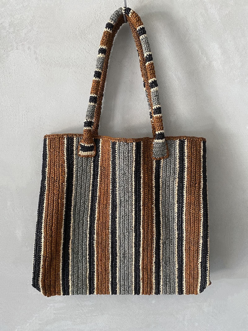 Borsa shopping in raffia lavorata a mano a crochet con righe verticali multicolori e manici integrati colore tobacco mix - GABRIELE FRANTZEN