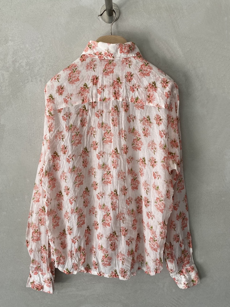 Camicia bianca in mussola di cotone stampa floreale vestibilità over con colletto classico Nimbu 1