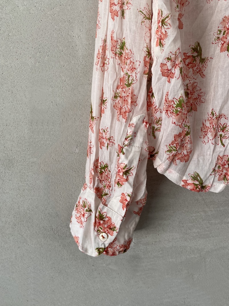 Camicia bianca in mussola di cotone stampa floreale vestibilità over con colletto classico Nimbu 2