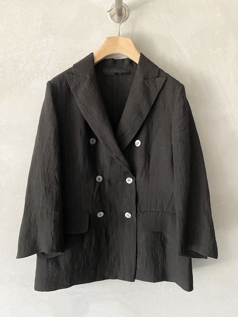 Brown double-breasted linen jacket with mother-of-pearl buttons and flap welt pockets, unlined Marina Lari