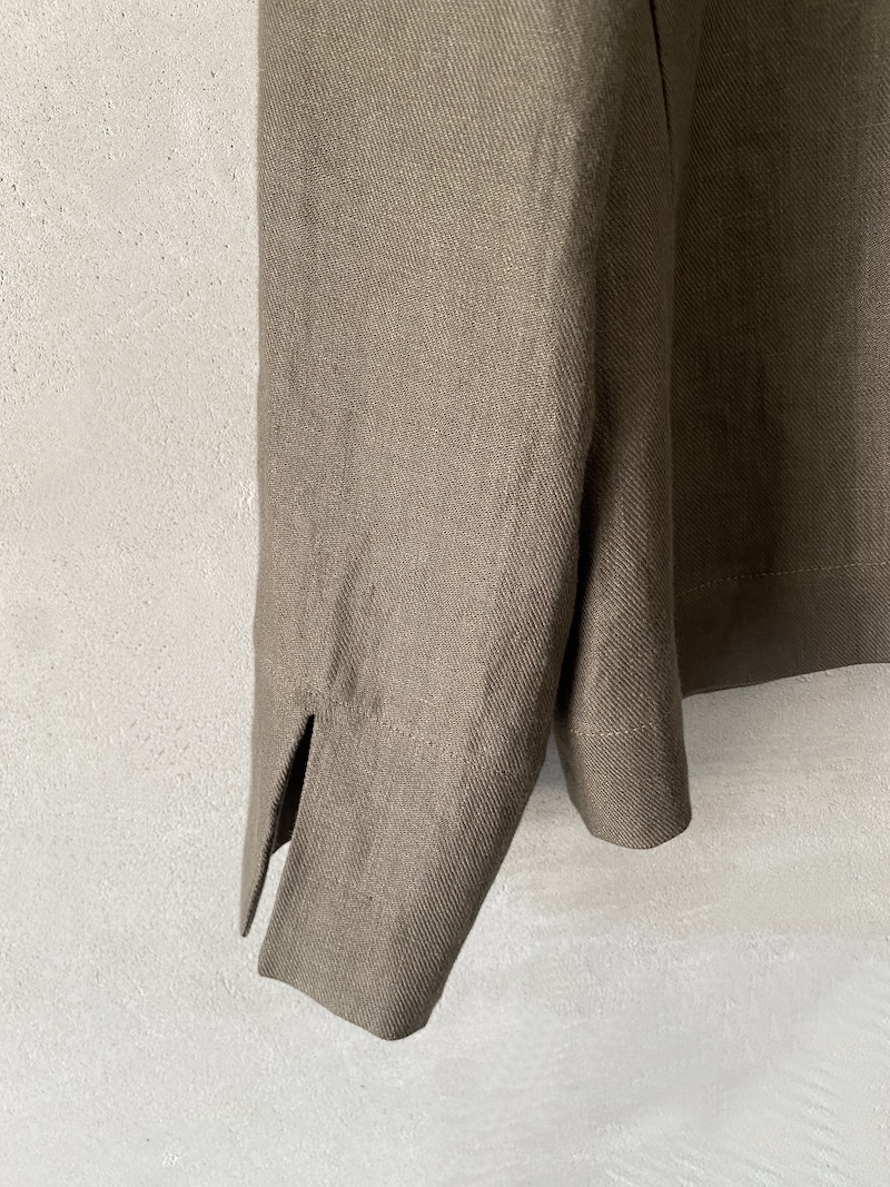 Giacca in lino army oversize sfoderata con rever classico e chiusura a un bottone Marina Lari 1