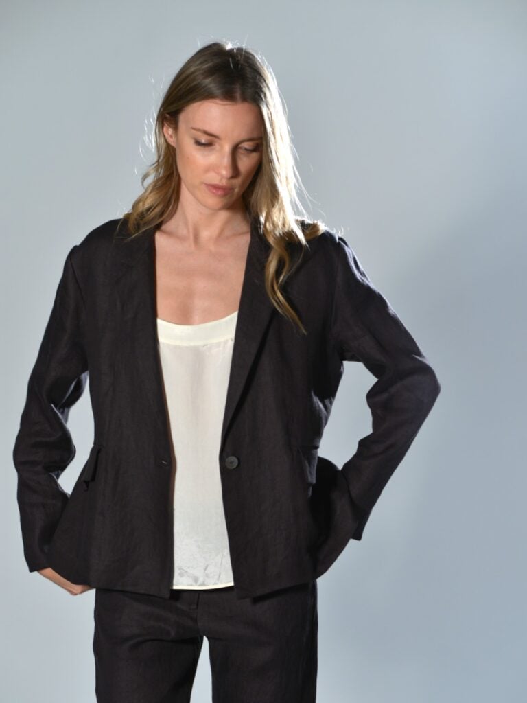 Giacca in lino marrone oversize sfoderata con rever classico e chiusura a un bottone Marina Lari