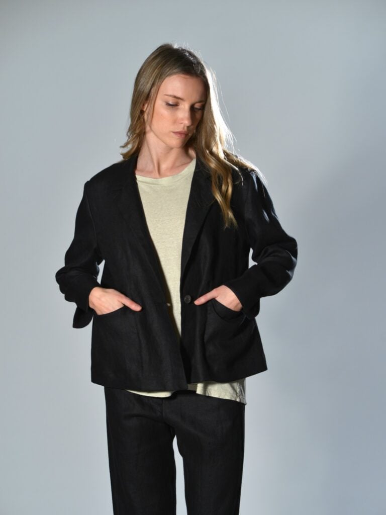 Giacca in lino nero oversize sfoderata con rever classico e chiusura a un bottone Marina Lari