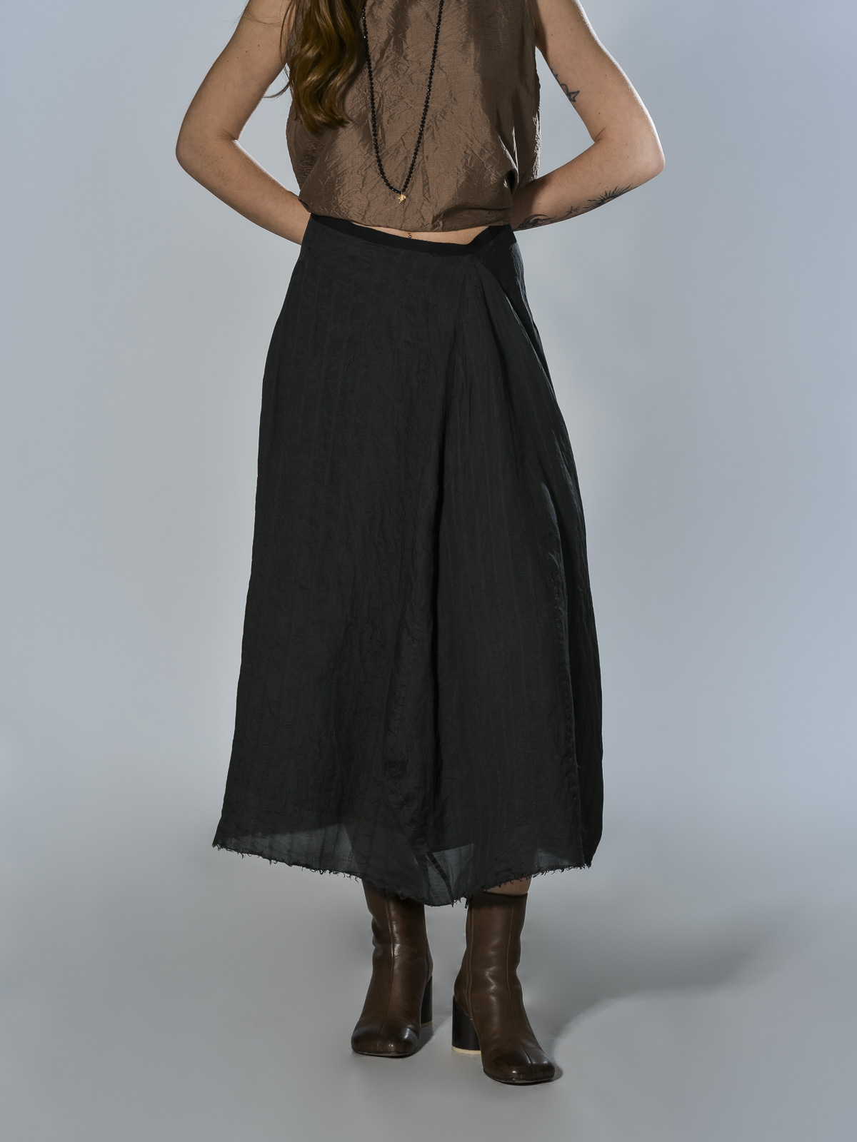 Gonna nera in seta e lino con motivo a righe in rilievo, linea ampia con cannello e fondo irregolare Marc Le Bihan