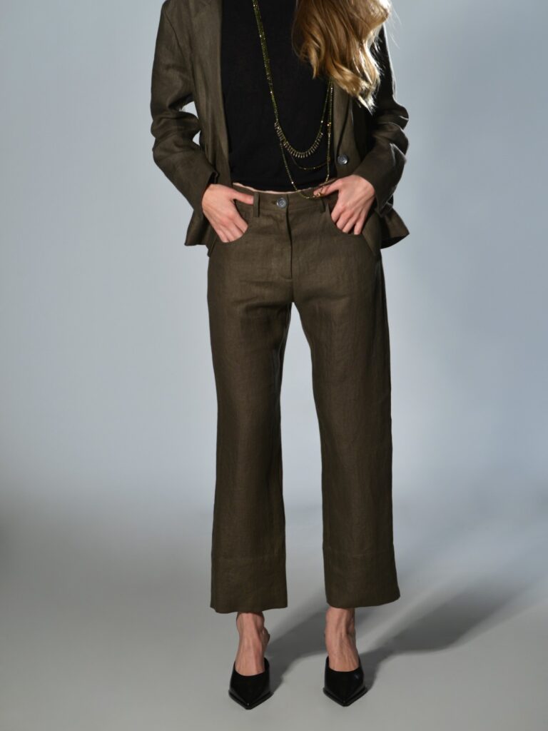 Pantaloni alla caviglia in lino army 5 tasche con cavallo basso e vita media con zip Marina Lari 1