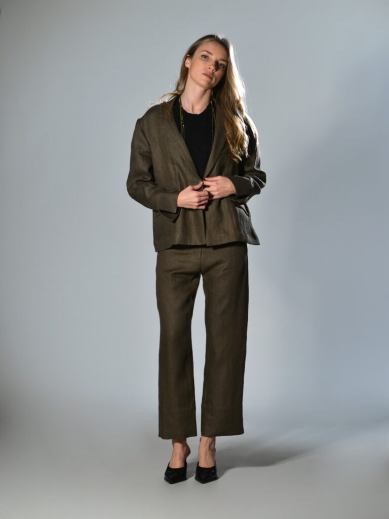 Pantaloni alla caviglia in lino army 5 tasche con cavallo basso e vita media con zip Marina Lari