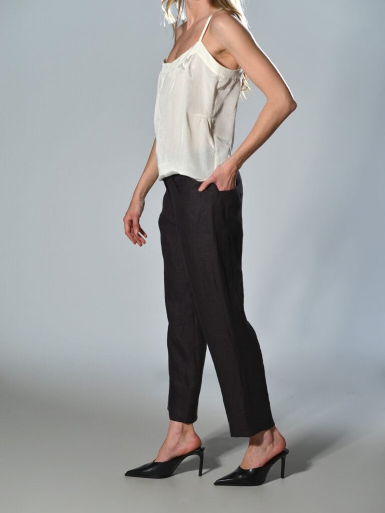Pantaloni alla caviglia in lino marrone 5 tasche con cavallo basso e vita media con zip Marina Lari 1