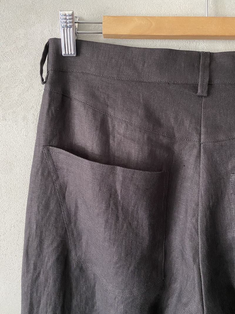 Pantaloni alla caviglia in lino marrone 5 tasche con cavallo basso e vita media con zip Marina Lari 2