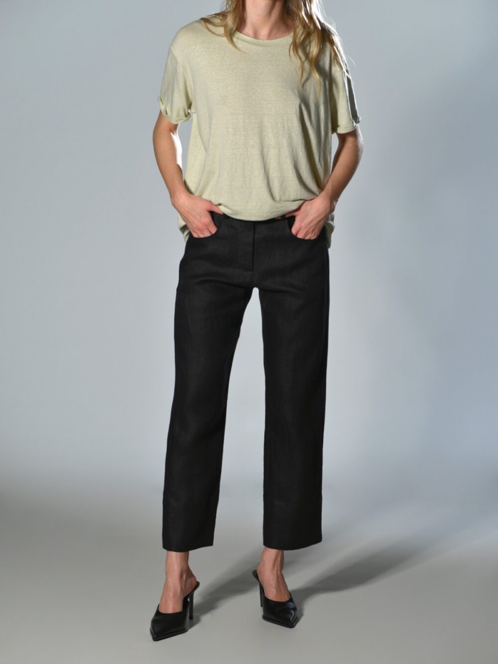 Black linen ankle-length trousers with low crotch, 5-pocket construction, mid-rise with belt loops and zip fastening Marina Lari