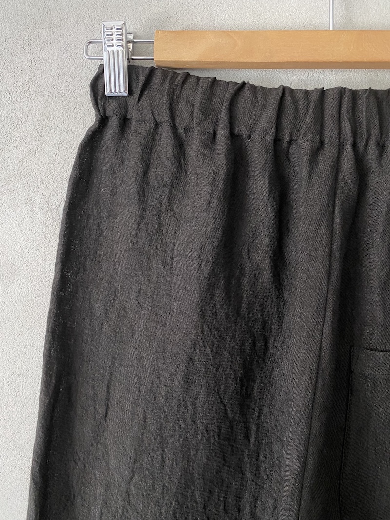 Pantaloni in lino marrone gamba ampia vita alta con elastico e cavallo sceso Marina Lari 3