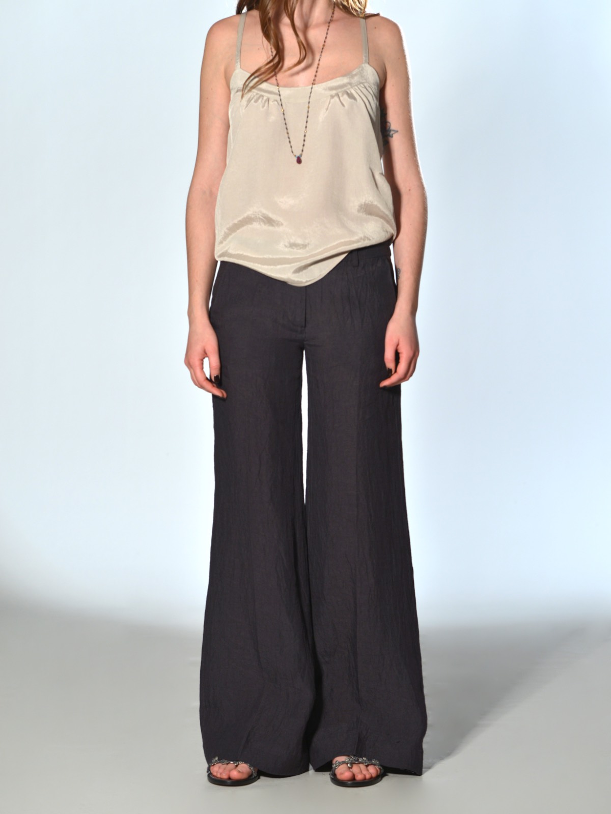 Pantaloni prugna dalla gamba dritta leggermente svasata Marina Lari