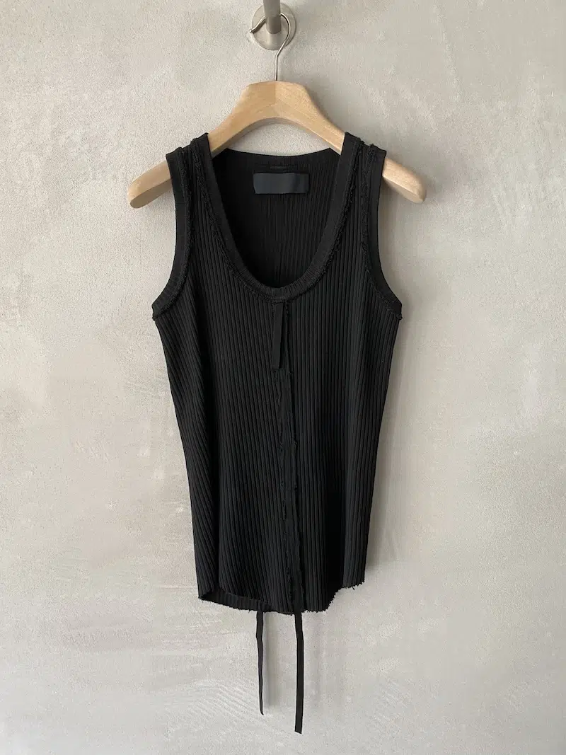 Black ribbed cotton top with wide rounded neckline and central seam with ribbon, fitted fit Marc Le Bihan