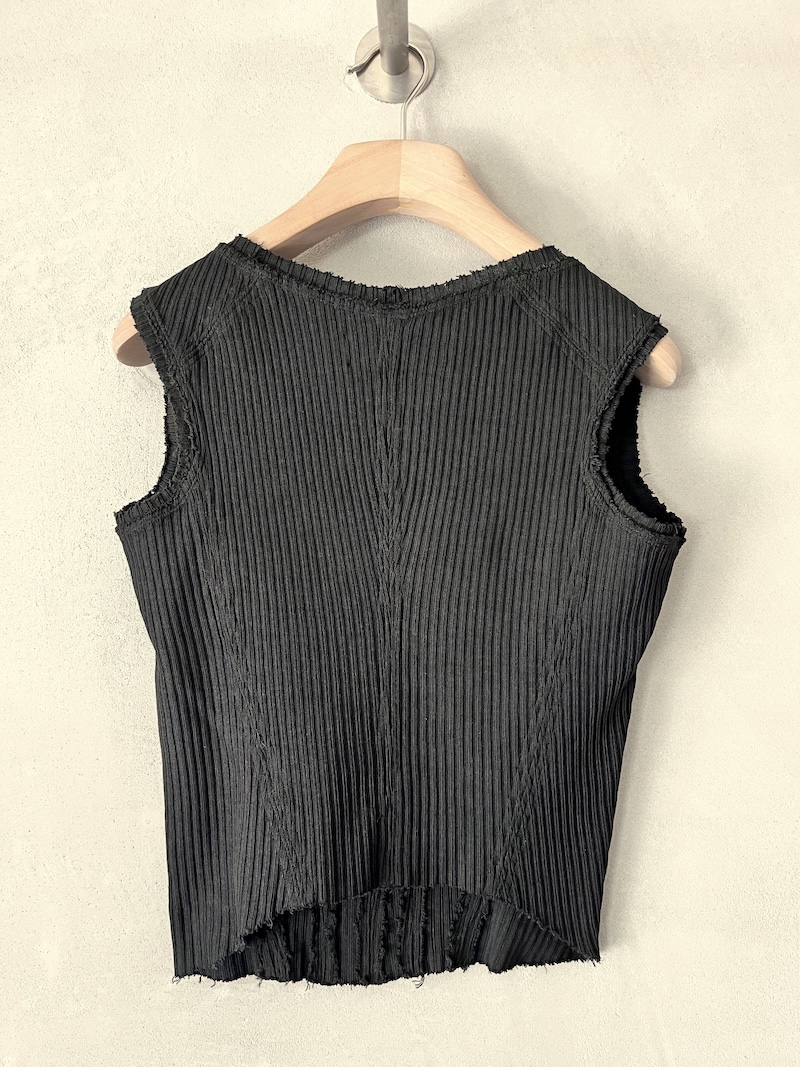 Top nero in cotone a costine con cuciture decorative Marc Le Bihan 2