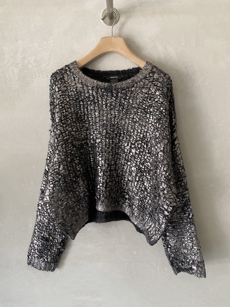 Avant Toi black boxy oversized sweater in cashmere and silk with silver laminated relief workmanship, wide round neckline and dropped shoulders