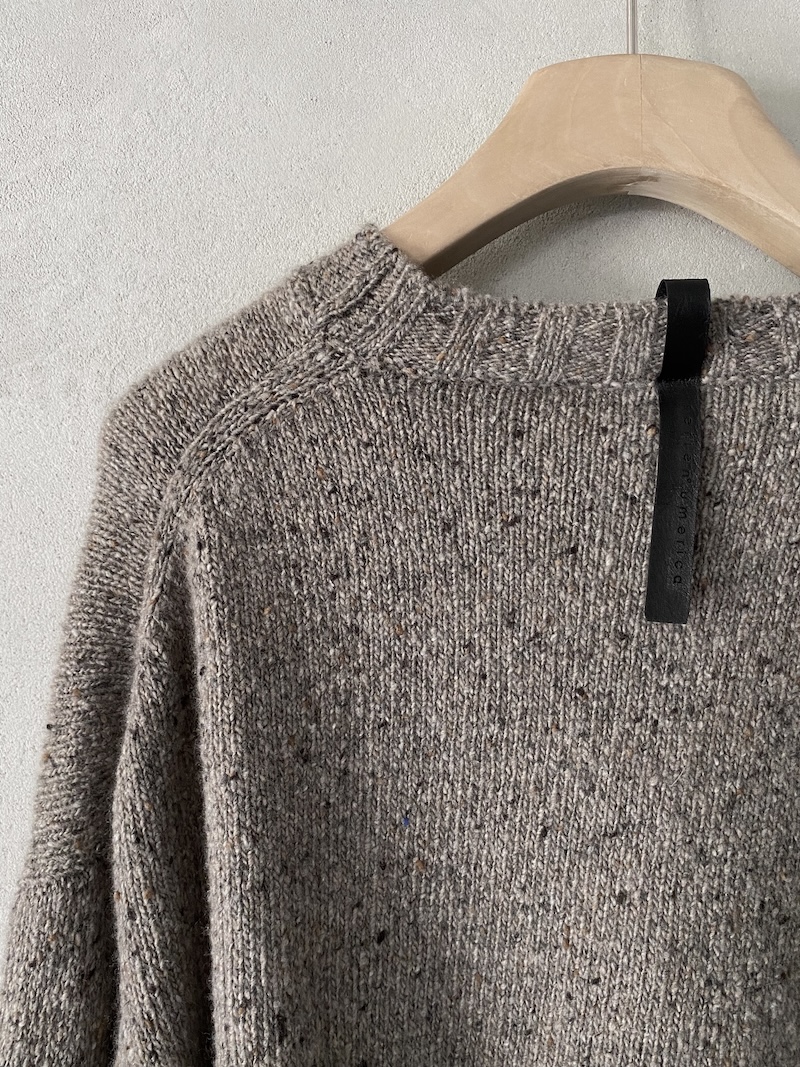 Beige crop sweater in Donegal-effect melange cashmere, Serie Numerica