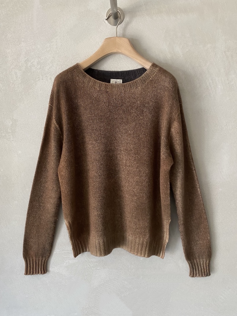 Maglia marrone F Cashmere in cashmere dipinto a mano con effetto sfumato, scollo tondo ampio e spacchi laterali