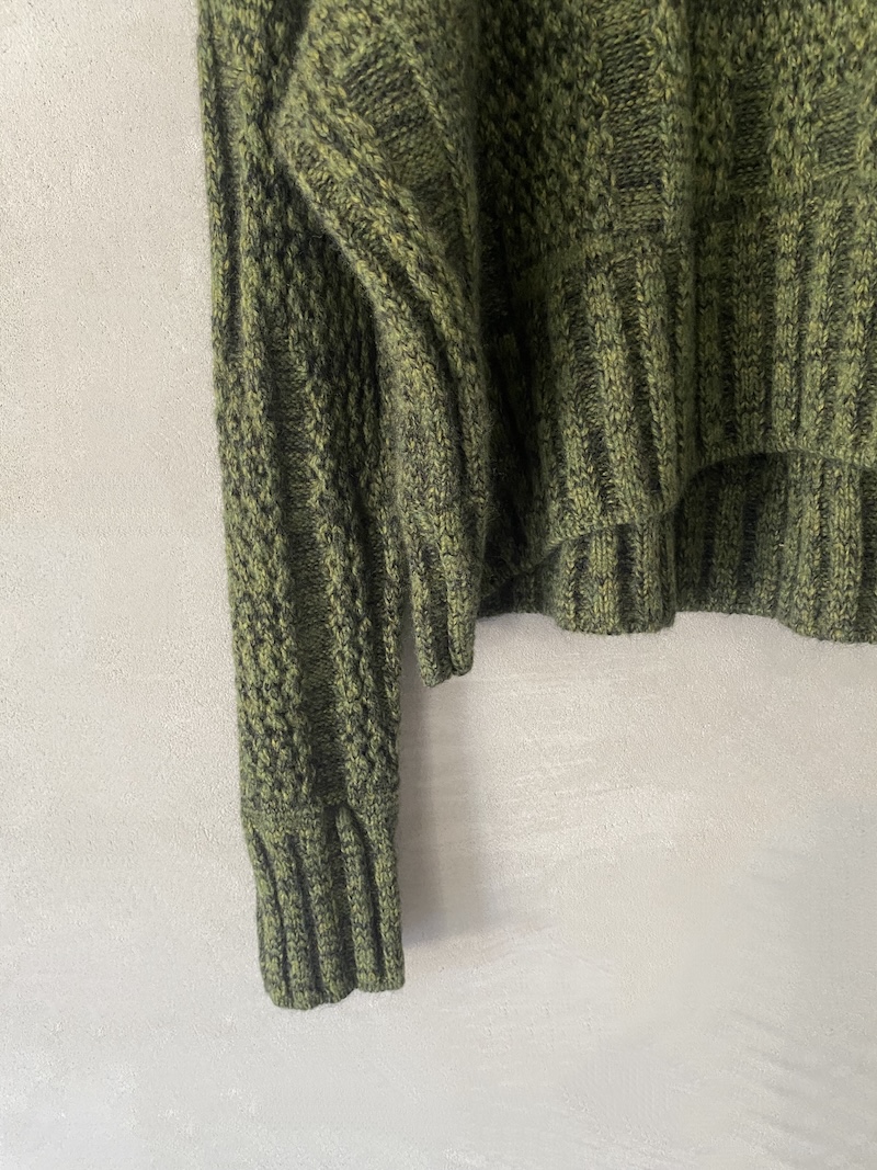Maglione over boxy verde in lana merino Serie Numerica