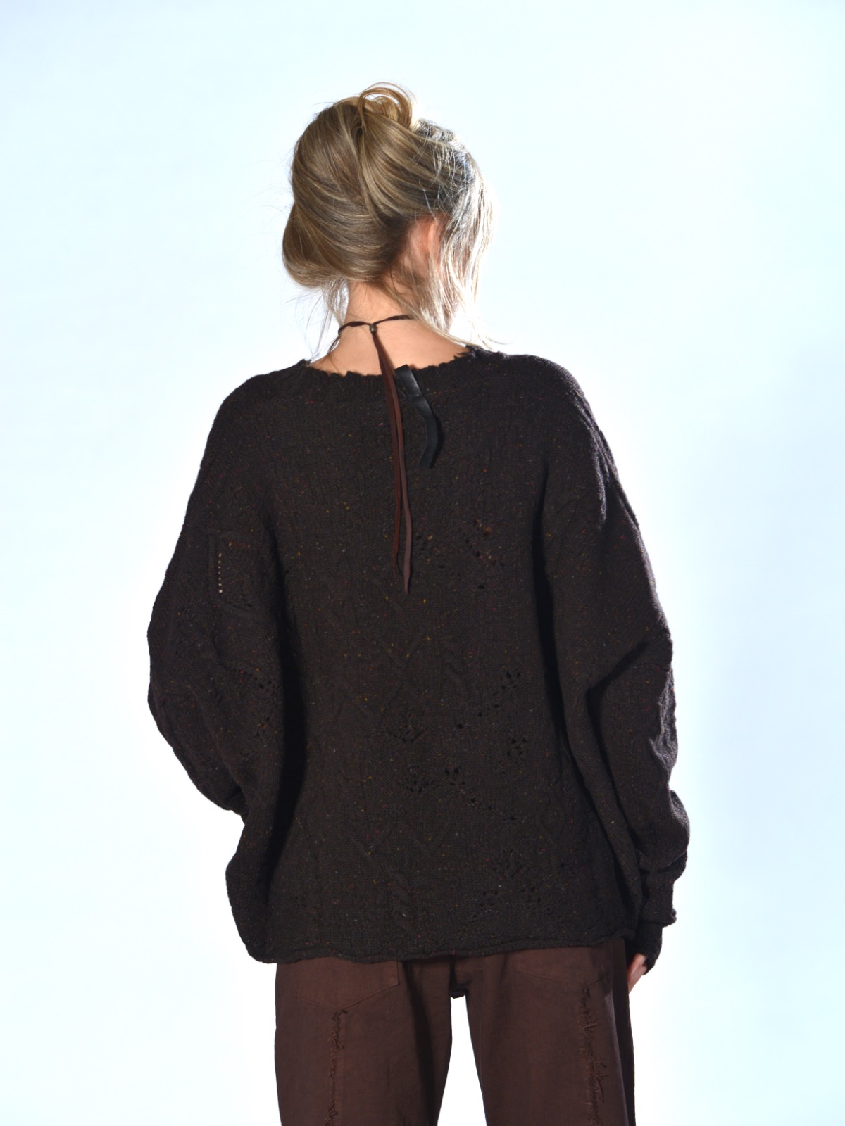 Maglione over marrone in lana merino con trecce Serie Numerica 2