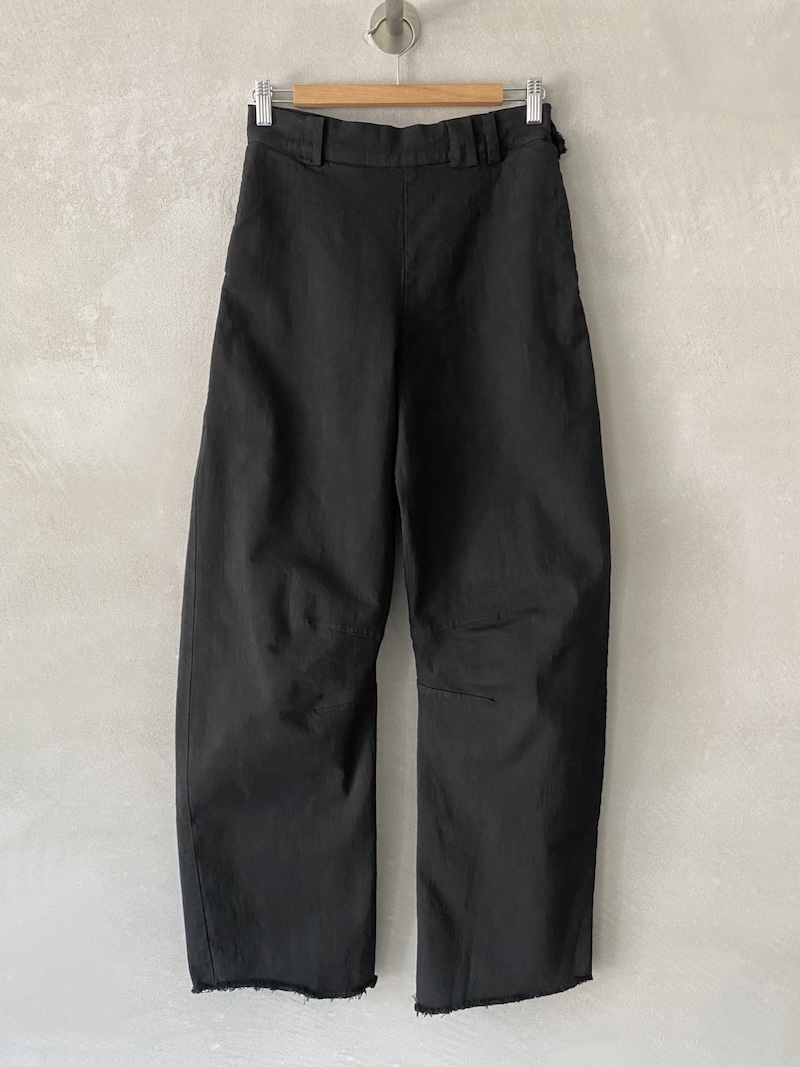 Pantaloni barrel neri in denim tinto in capo Serie Numerica