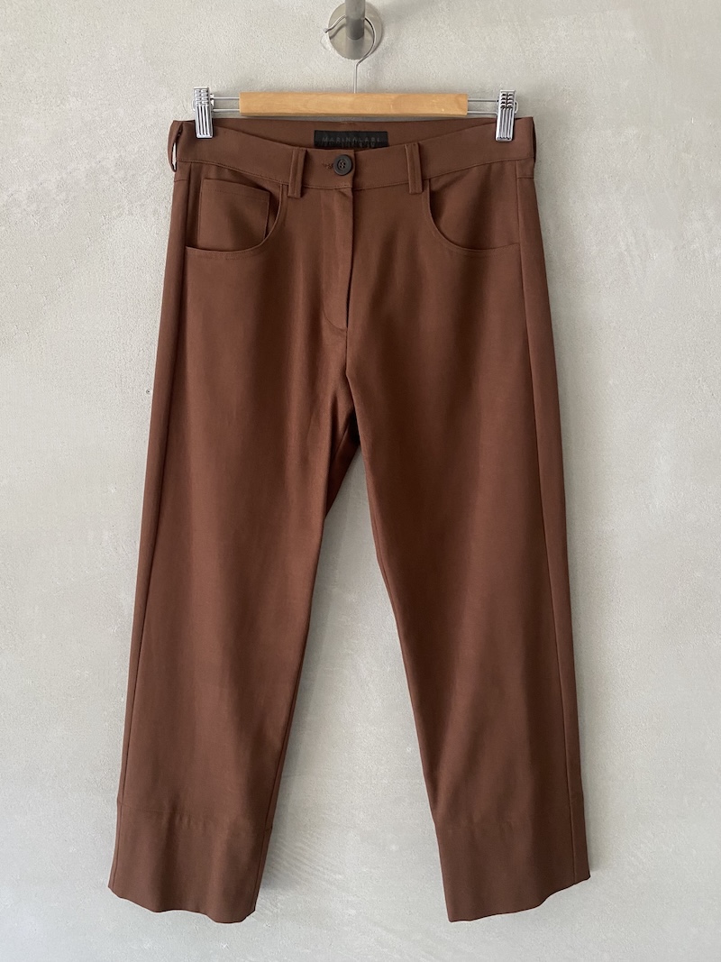Tobacco brown cropped trousers in heavy cotton with a low crotch, five-pocket style and straight fit, Marina Lari.