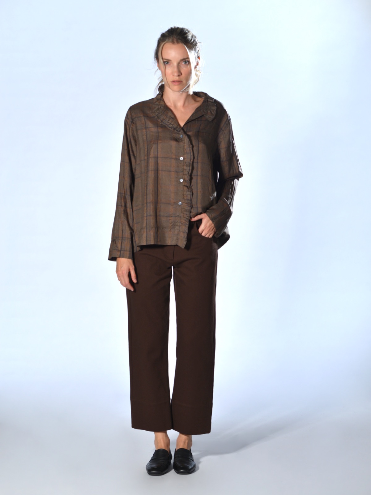 Pantaloni crop marroni in cotone pesante con cavallo basso, modello cinque tasche e linea dritta, Marina Lari.