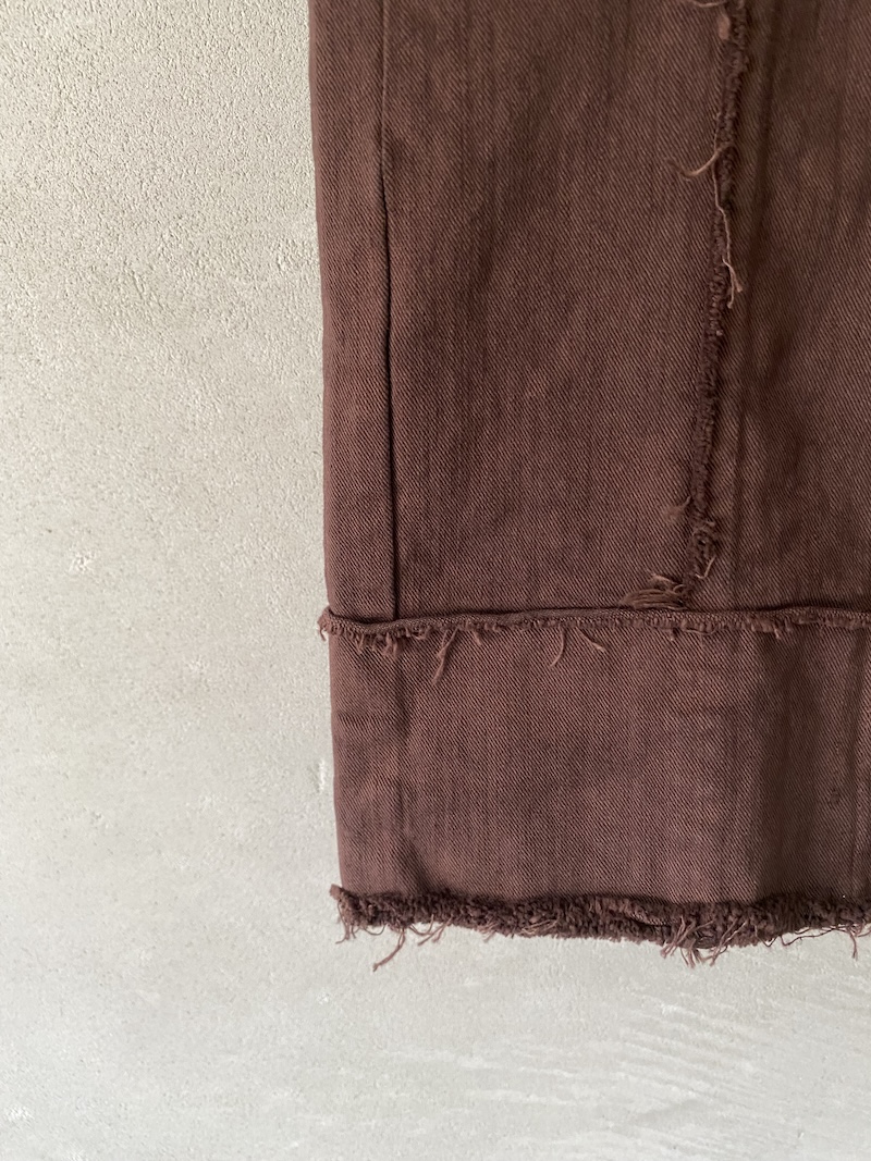 Brown cropped trousers in garment-dyed denim from the Serie Numerica