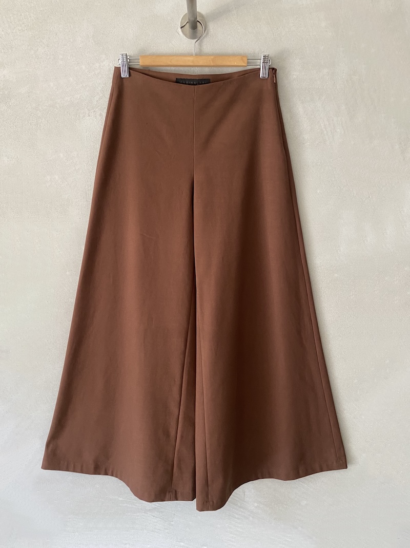 Tobacco brown trousers in heavy cotton with flared wide leg, regular waist, side zip fastening and back patch pockets, Marina Lari.