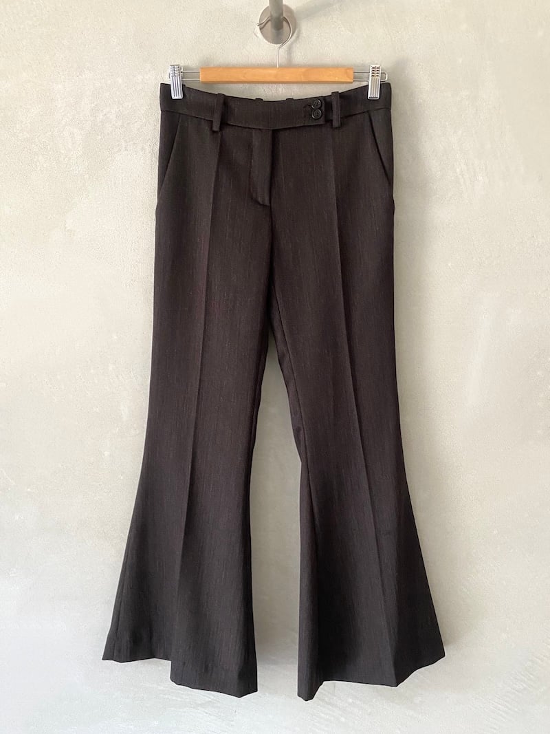 Pantaloni marroni in lana con effetto fiammato verticale, vita bassa e gamba svasata, Marina Lari.