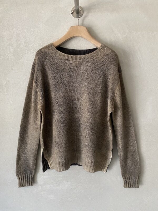 Beige F Cashmere sweater in hand-painted cashmere with a shaded effect, wide round neckline and side slits