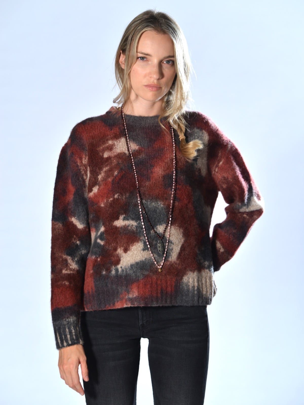 Maglia boxy multicolor F Cashmere in cashmere dipinto a mano, con scollo tondo, spalla calata e spacchi laterali