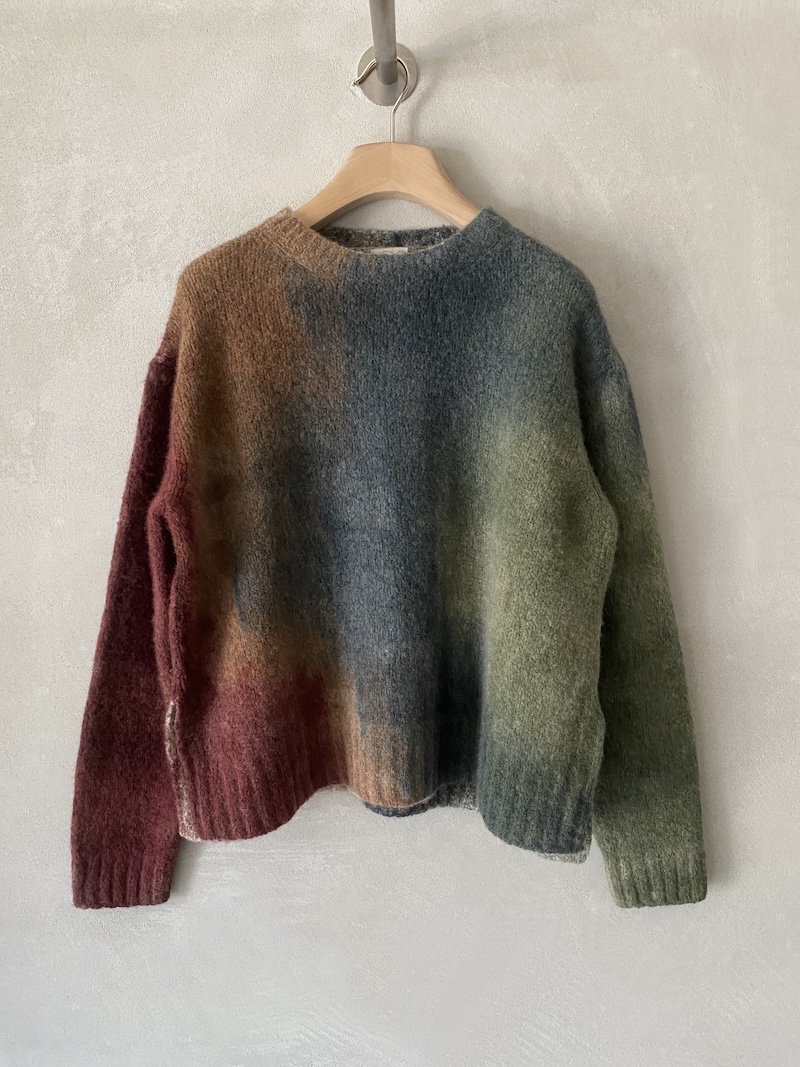 Maglia boxy multicolor F Cashmere in cashmere dipinto a mano, con scollo tondo, spalla calata e spacchi laterali