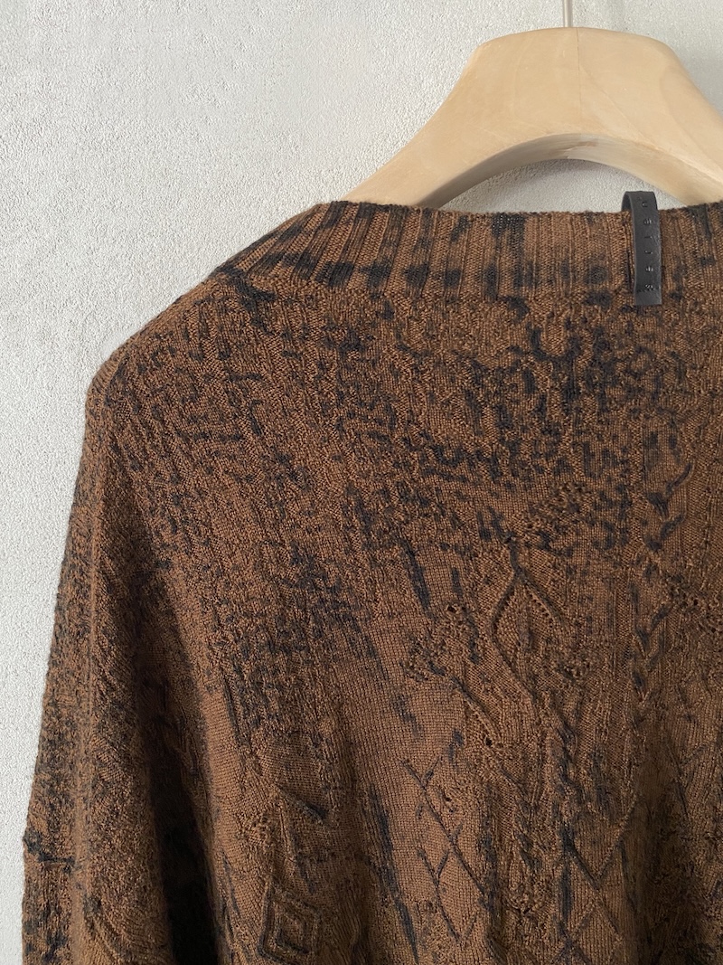 Rust oversized jersey with raised workmanship Serie Numerica