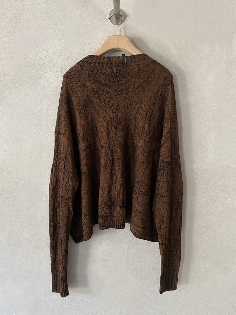 Rust oversized jersey with raised workmanship Serie Numerica