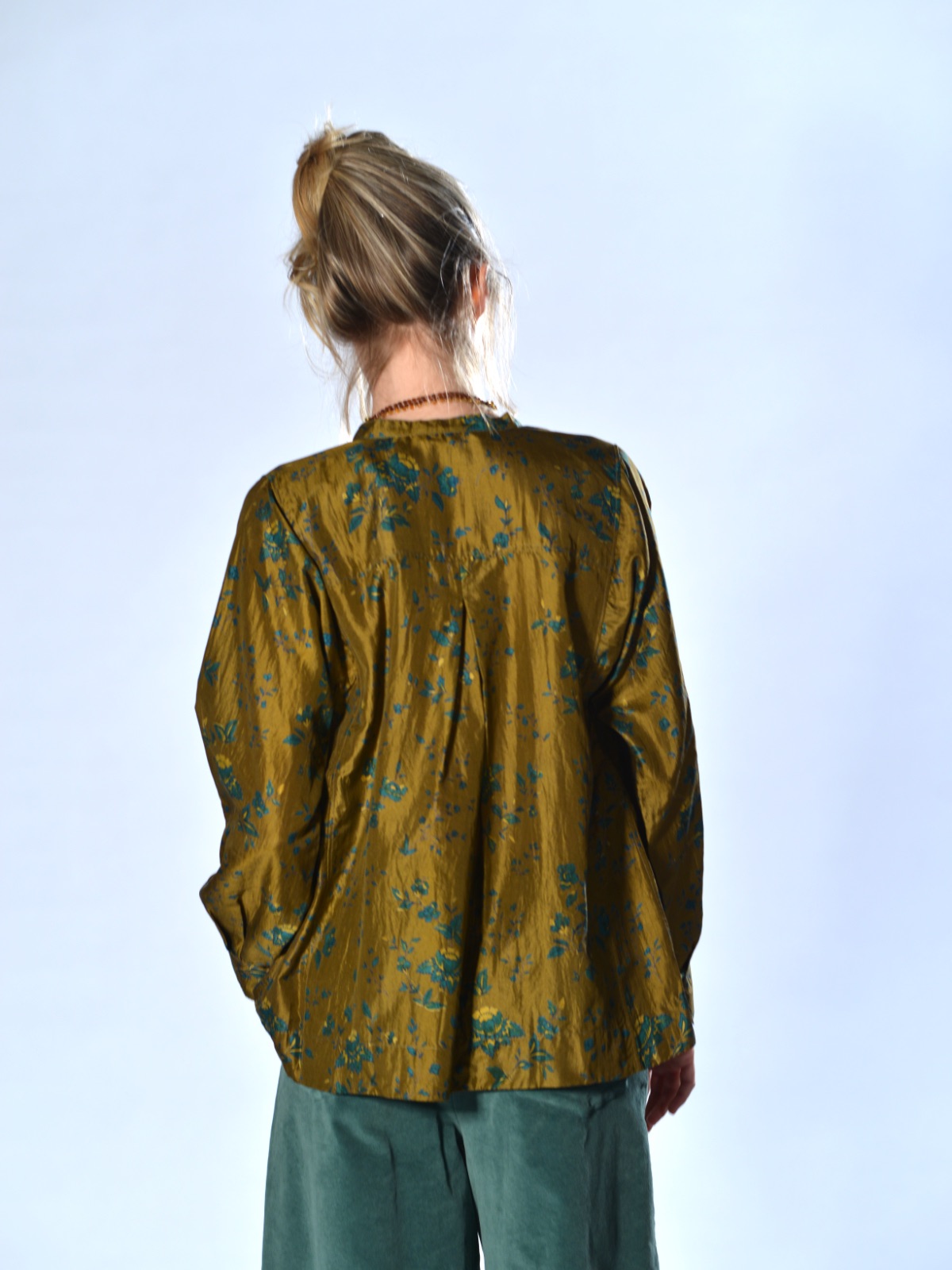 Camicia color senape in seta stampata Injiri 2