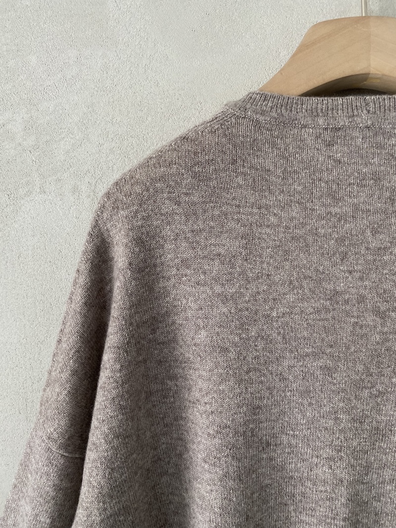 Cardigan beige over boxy in cashmere Marina Lari