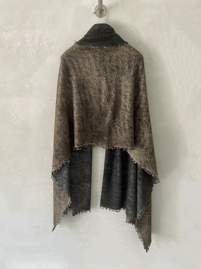Stola infeltrita in cashmere grigio e muschio Alessandro Aste