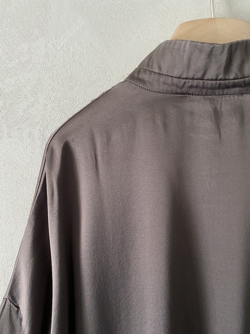 camicia oversize marrone in raso di seta elasticizzato Shirt C Zero