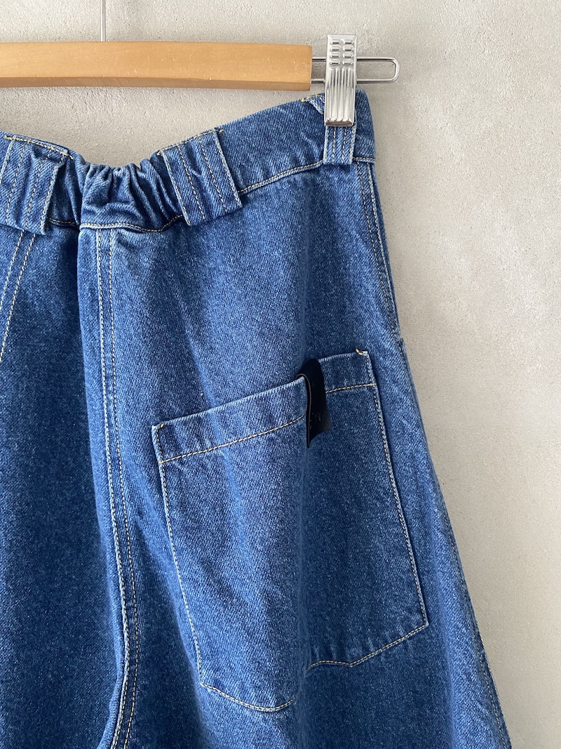jeans blu a vita alta e gamba larga in denim scolorito Serie Numerica